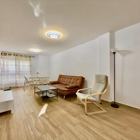 En Playa Bajondillo, Apartamento