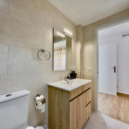 Appartement Baj - Renovated Apartments On Bajondillo Seafront - Quiet Pedestrian Street, Ac