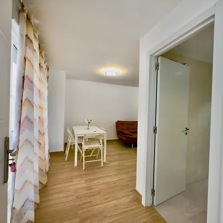 En Playa Bajondillo, Apartamento