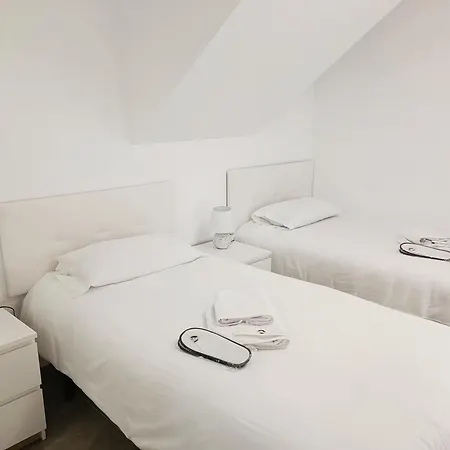 Baj - Renovated Apartments On Bajondillo Seafront - Quiet Pedestrian Street, Ac Appartement