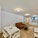 Baj - En Playa Bajondillo, * 托雷莫利诺斯