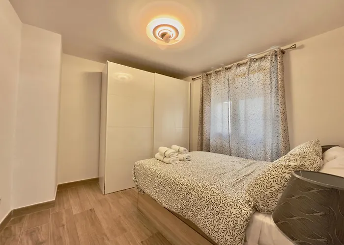 Baj - En Playa Bajondillo, Apartamento *